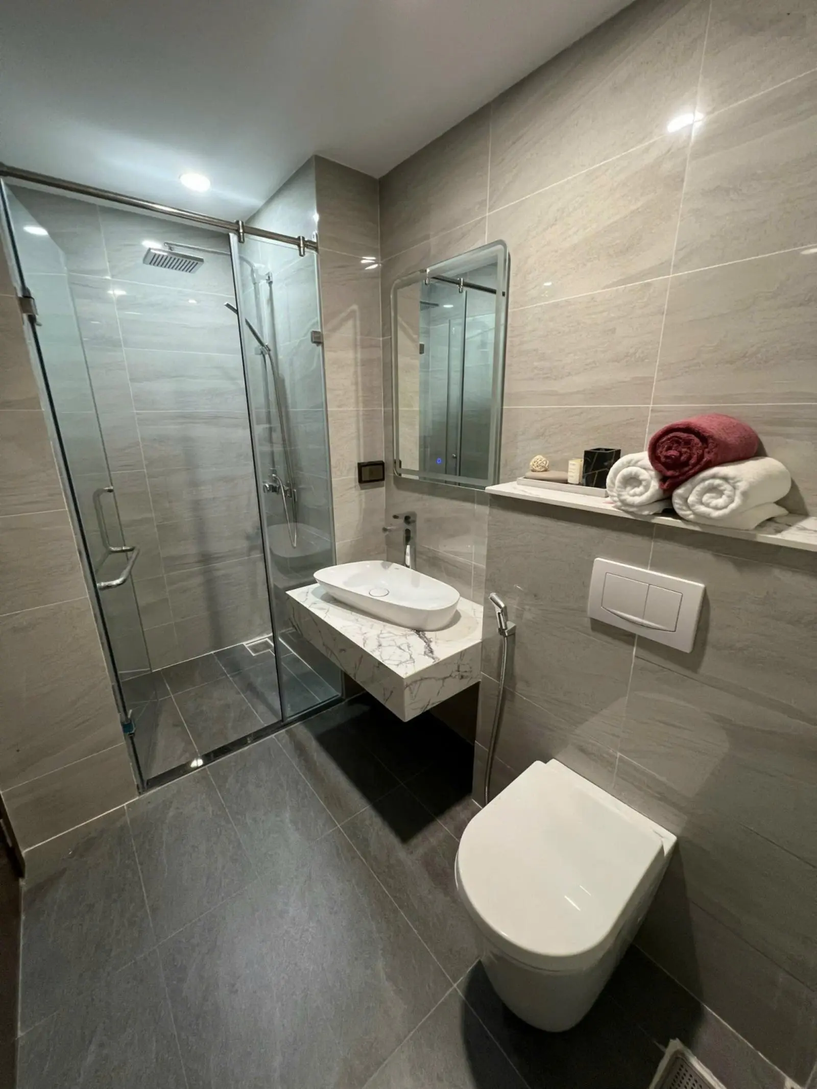 Tôi cần bán gấp căn hộ chung cư Lotus Bắc Giang full nội thất liền tường, LH 0945 362 ***