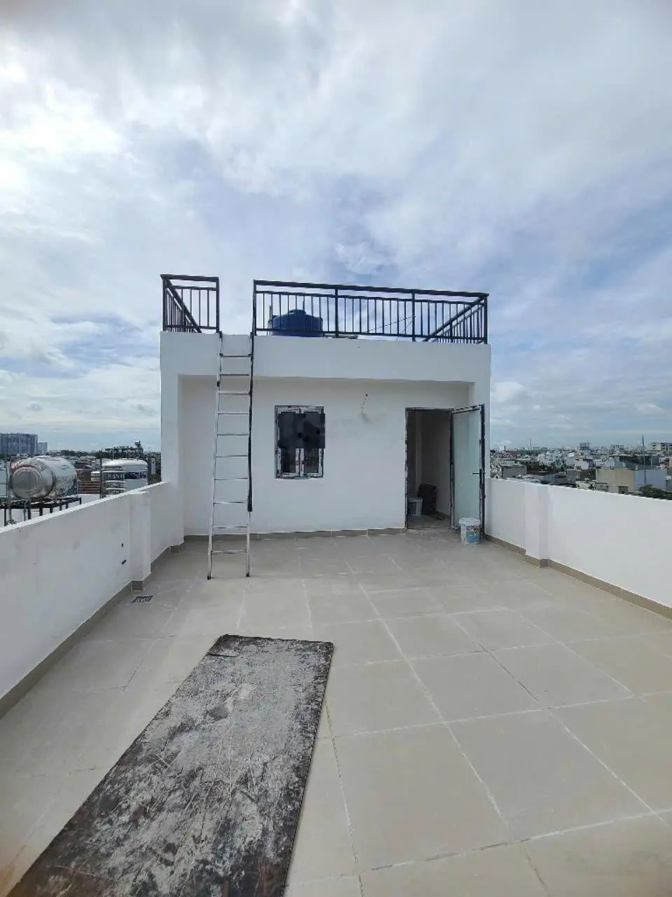 Bán CHDV mới, MT Hà Huy Giáp, diện tích khủng 180m2, 10pn, 11wc, rất vuông vức, quận 12