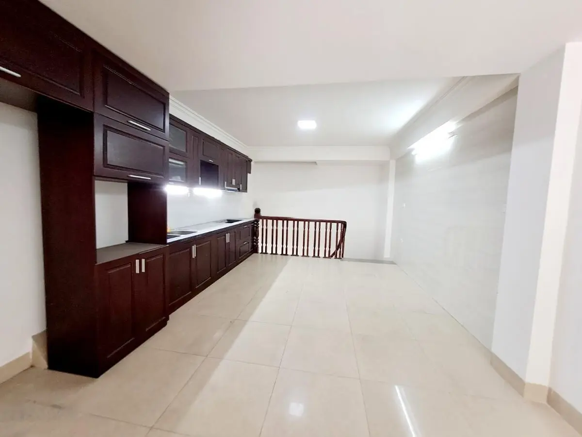 Mặt phố kinh doanh Sầm Uất Hoàng Công,Kiến Hưng. Dt 50m 6 tầng Mt 4.5m. Giá 17 tỷ. Kinh doanh đỉnh