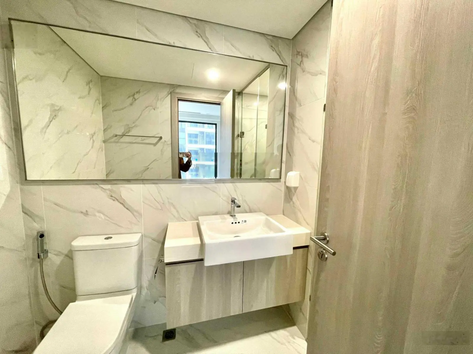 Chốt ngay kẻo lỡ! Chính chủ bán căn 2N2VS Masterise tòa D 4,2 tỷ bao phí diện tích 60m2, BC ĐN