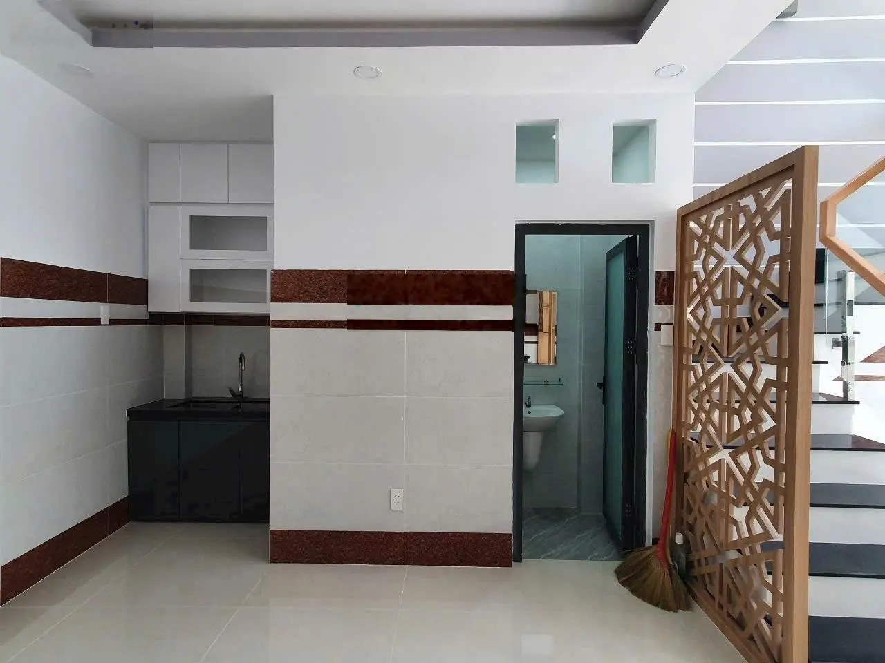 Bán nhà trệt + Lửng - 2 Lầu đường Võ Văn Hát _ 4PN , Hướng Đông Nam