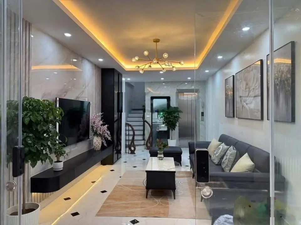 Chỉ 11,7 tỷ anh chị có ngay nhà Tây Hồ DT 38m2, ô tô đỗ cửa, thang máy, kinh doanh sầm uất