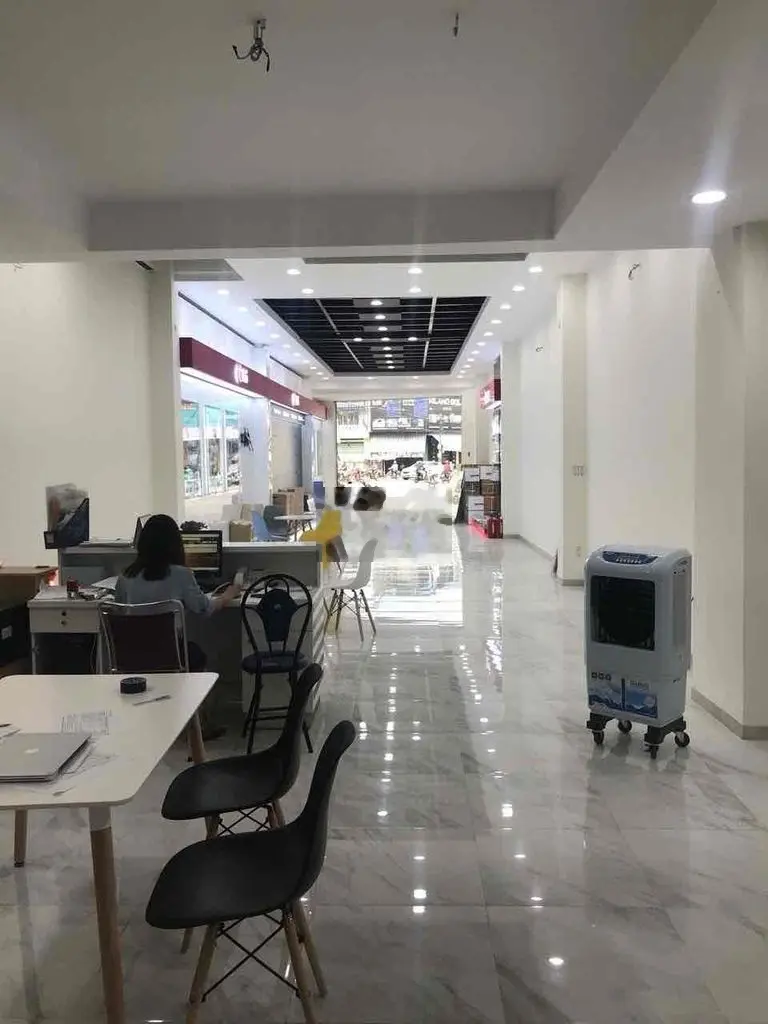 Hạ giá 1tỷ bán nhanh nhà 5tầng Mặt Tiền Lê Hồng Phong