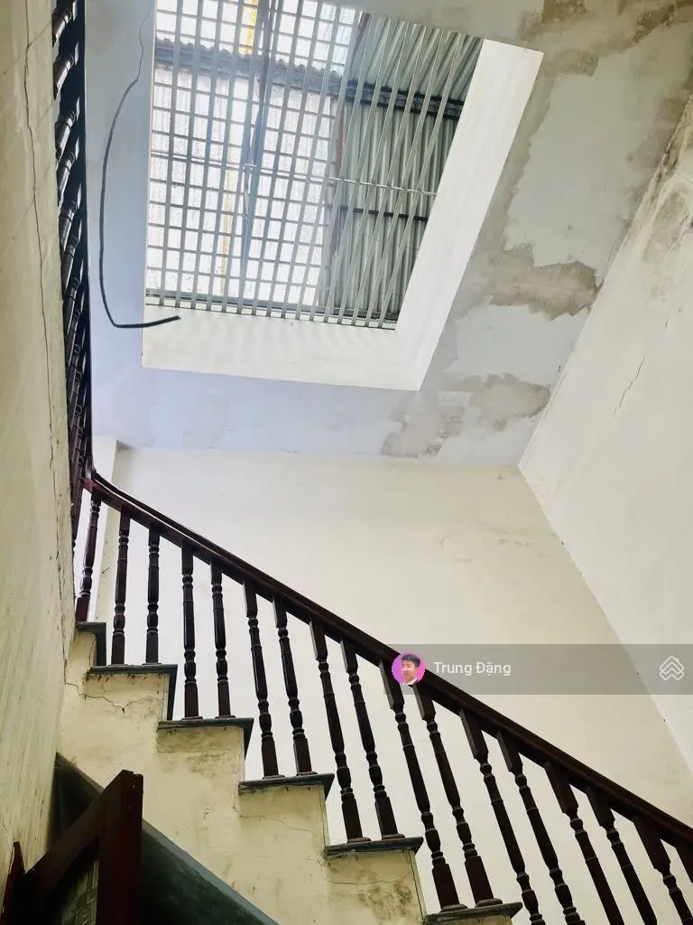 Bán nhà 3 tầng cũ Đê La Thành - 20m ra ô tô - 73m2 chỉ 9.2 tỷ - bãi gửi xe gần