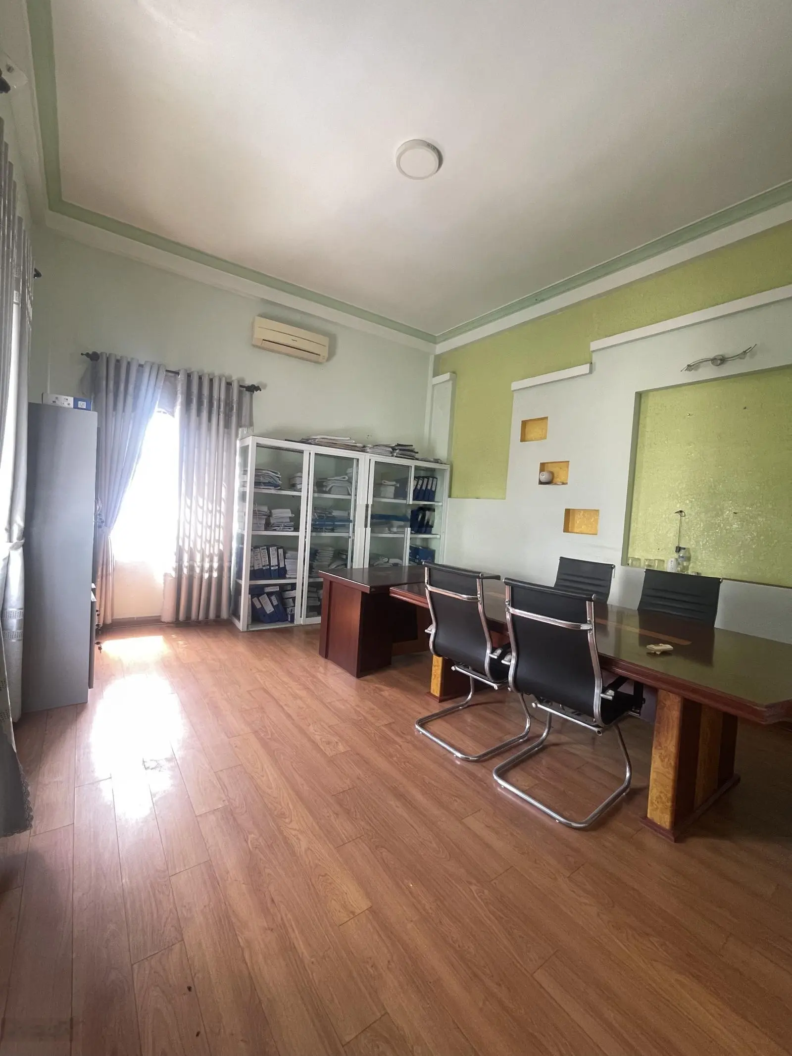 Bán nhà 3 tầng mặt tiền Tô Hiến Thành đẹp cho mở văn phòng công ty