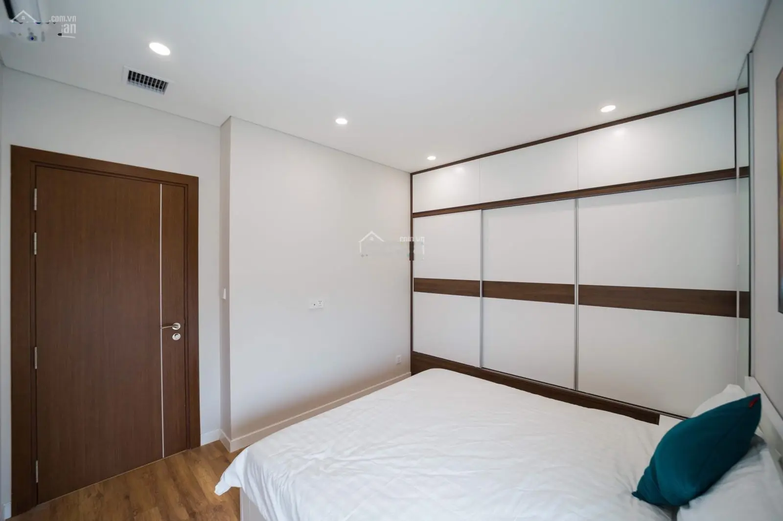 (Giá thật) chính chủ bán chung cư The Legend căn góc 72.5m2 2PN, 2WC tầng trung full NT 6.45 tỷ