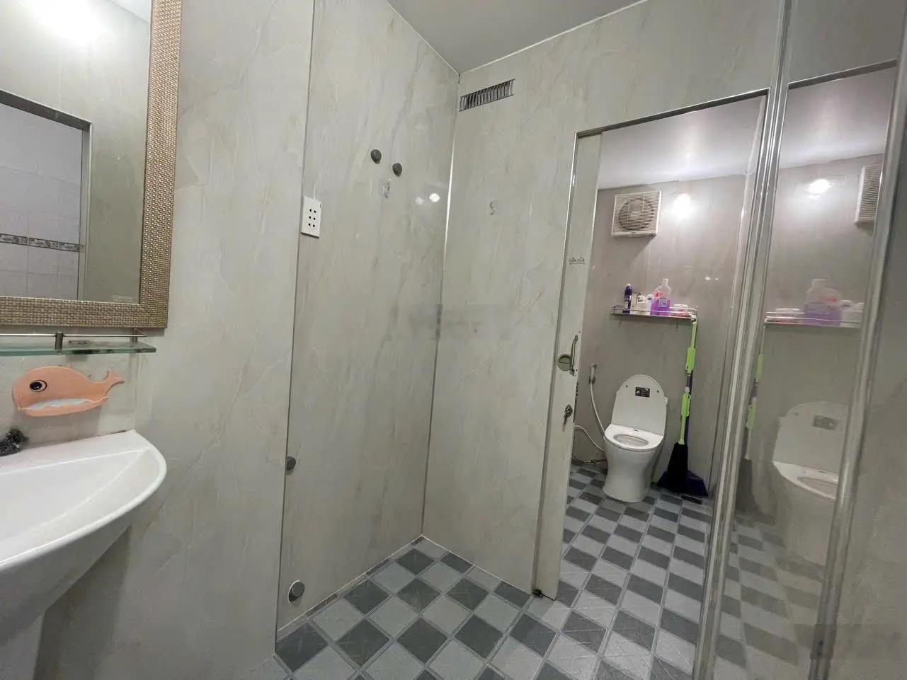 Bán Gấp Nhà Trung Tâm Phố - Lê Lợi - Cạnh Bên Công An TP - DT đất 64m Sân Rộng 70m2 - Chỉ 4.3 tỷ TL