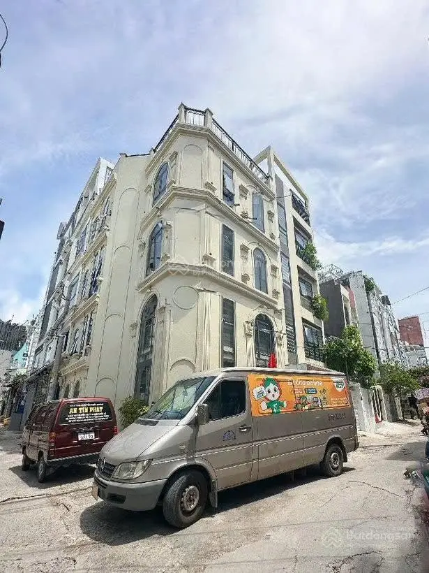 Nhà đẹp Góc 2 mặt tiền, nội thất xịn cho gia đình 3 thế hệ Phan Văn Trị, Bình Thạnh
