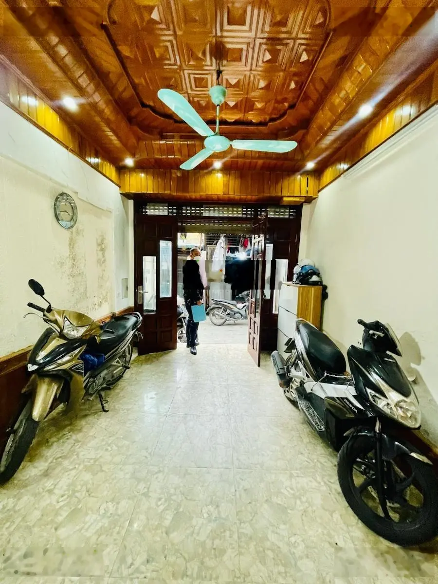 Bán nhà phố Tân Mai - quận Hoàng Mai - ngõ thông - oto 7 chỗ vào nhà. Mặt tiền 3,5m