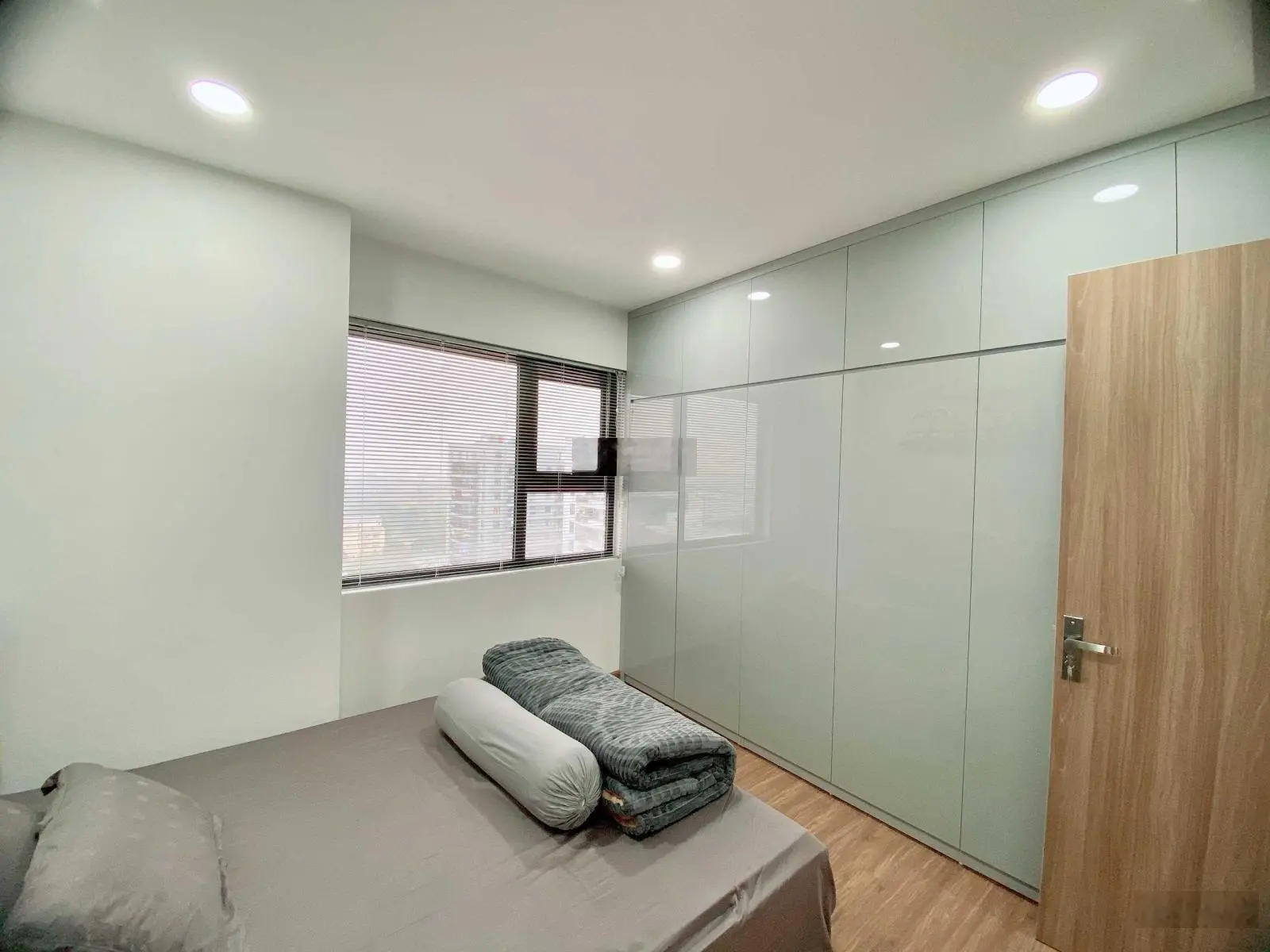 Chính chủ cần bán gấp căn 2PN, tòa L3. Diện tích 57m2, giá bán 2.9 tỷ Le Grand Jardin