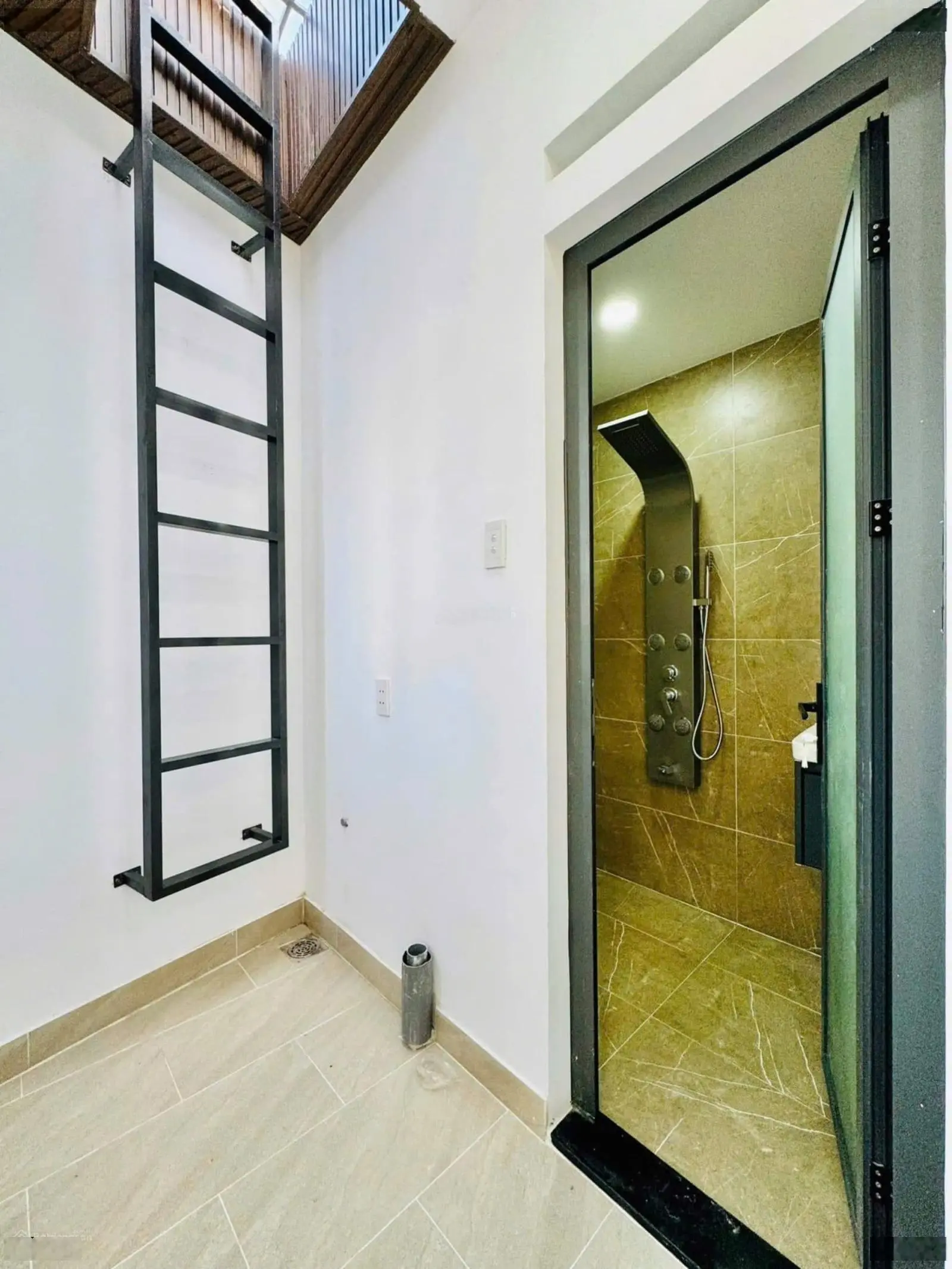 Nhà hẻm Quận 6. Ngay sát THPT Trần Nhân Tông 50m2 vuống vức 2 phòng ngủ. Phường 14 Quận 6 sổ sẵn