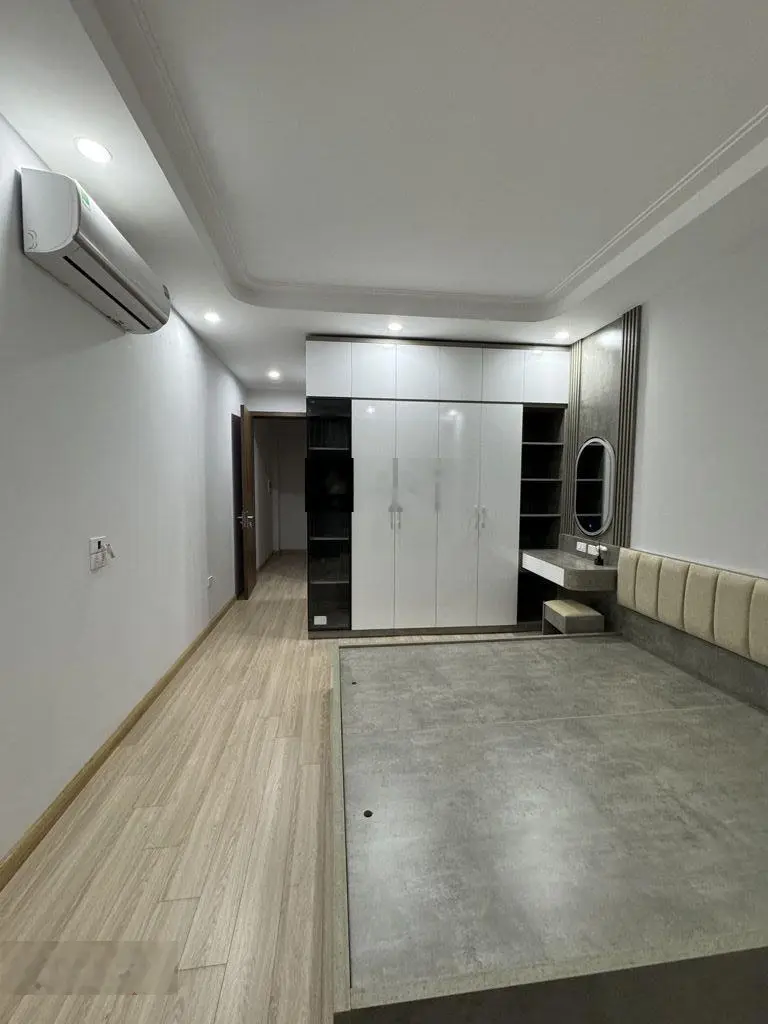 Bán nhà 6 tầng - ngõ 101 Phố Trạm Long Biên, ngõ thông - ô tô đỗ cổng - bán gấp nhà 6T DT 38/48m2