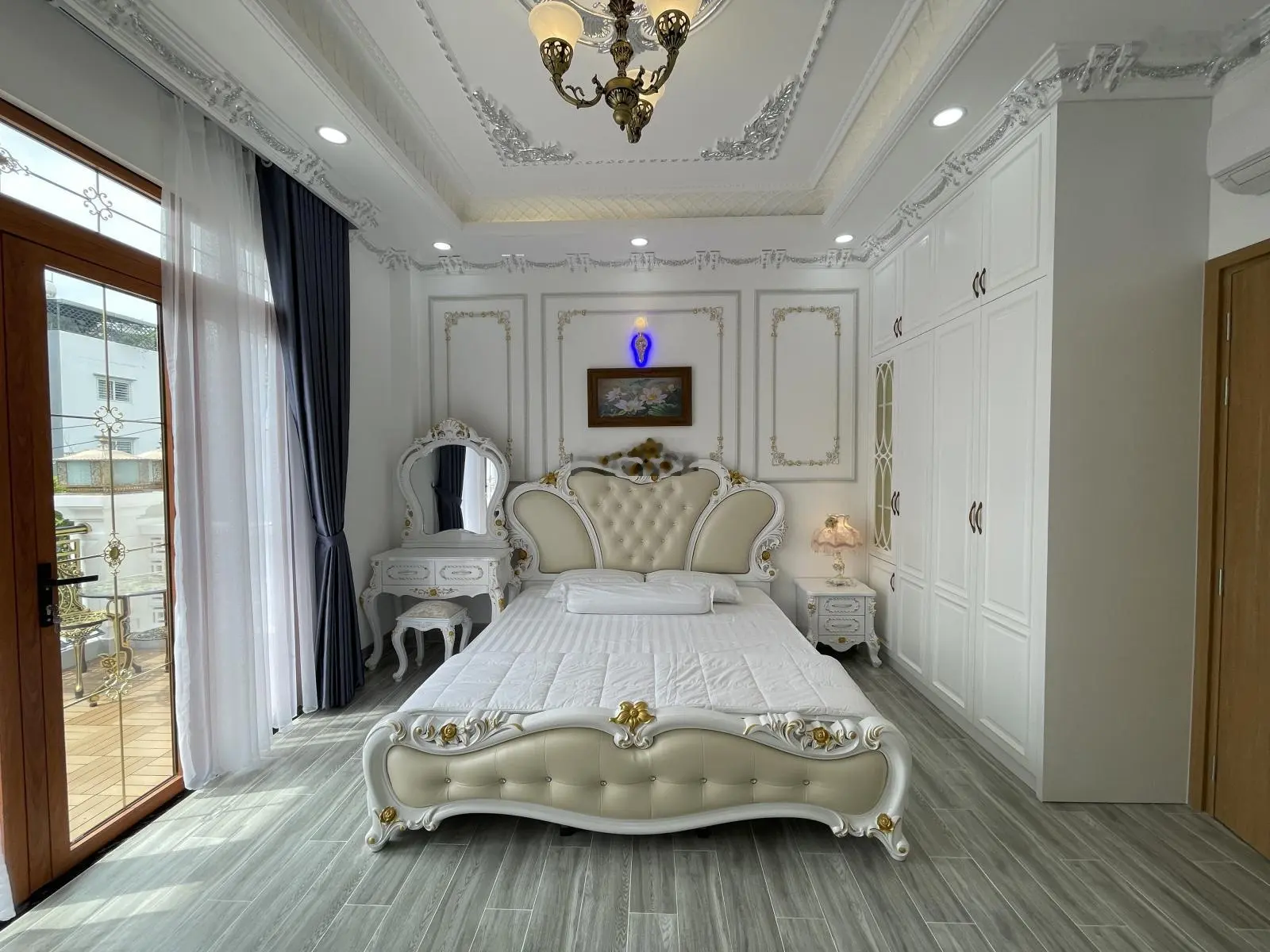 Bán gấp căn biệt thự tân cổ điển 3 tầng - chỉ 9 tỷ 500 triệu - nội thất cao cấp, vào ở ngay