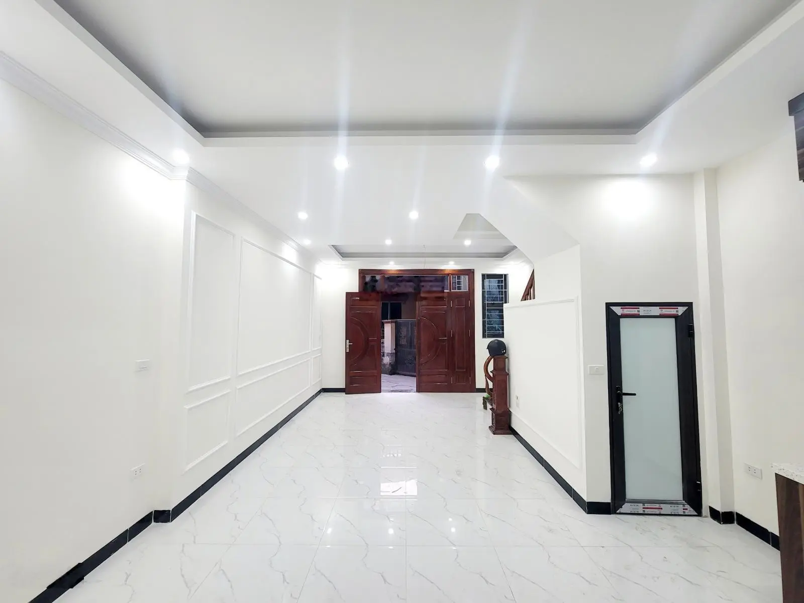 Nhà khu ngã tư Canh ngay quận Nam Từ Liêm, cách chợ chỉ 800m 6 phòng ngủ thoáng vừa ở vừa cho thuê