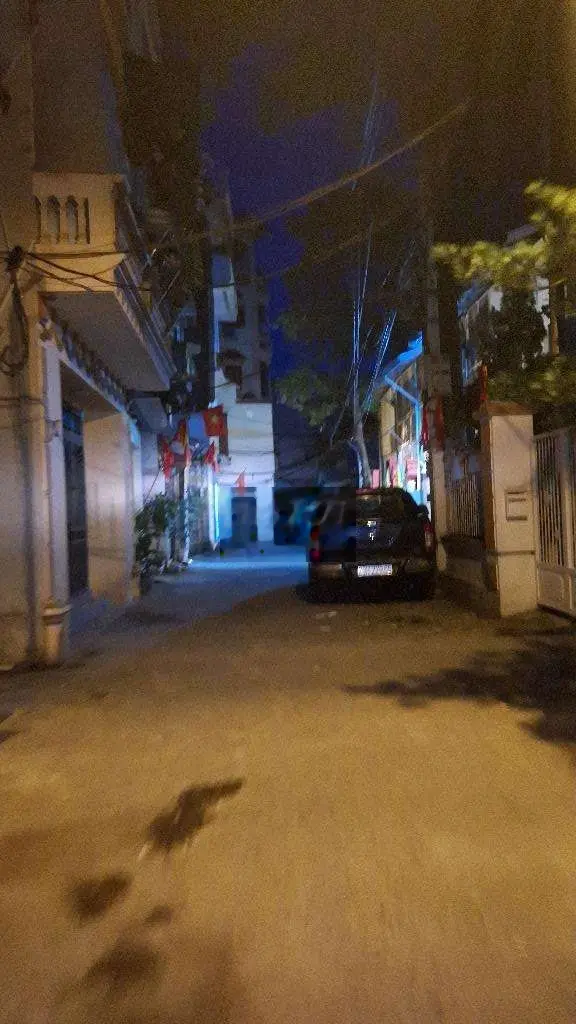 BÁN NHÀ C4 PHỐ GIÁP NHỊ Ô TÔ VÀO NHÀ. 50M RA MẶTNĐƯƠNG BỜ SÔNG