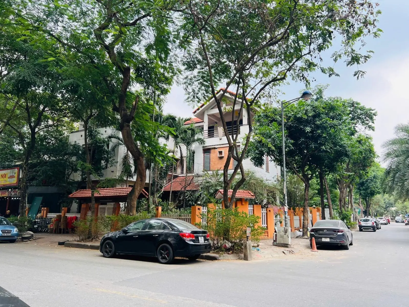 Chính chủ bán biệt thự Linh Đàm lô góc 614m2 - mặt tiền 50m, đường 30m vỉa hè kinh doanh giá 185tỷ
