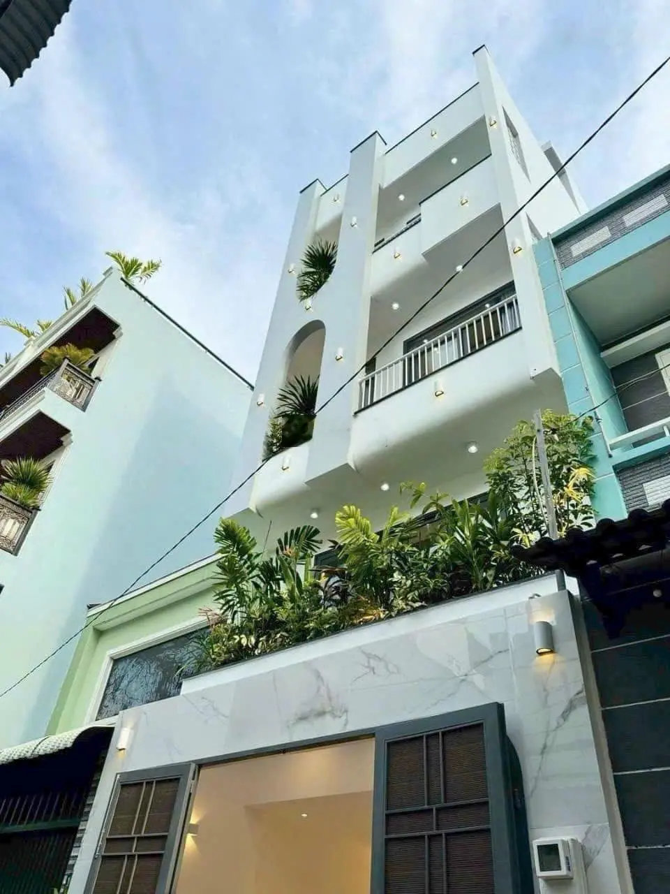 Bán nhà khu Lotte Cộng Hòa. Nhà 55m2 Hoàng Sa xây 1 trệt 2 lầu + sân thượng. Sổ riêng, giá 2 tỷ 890