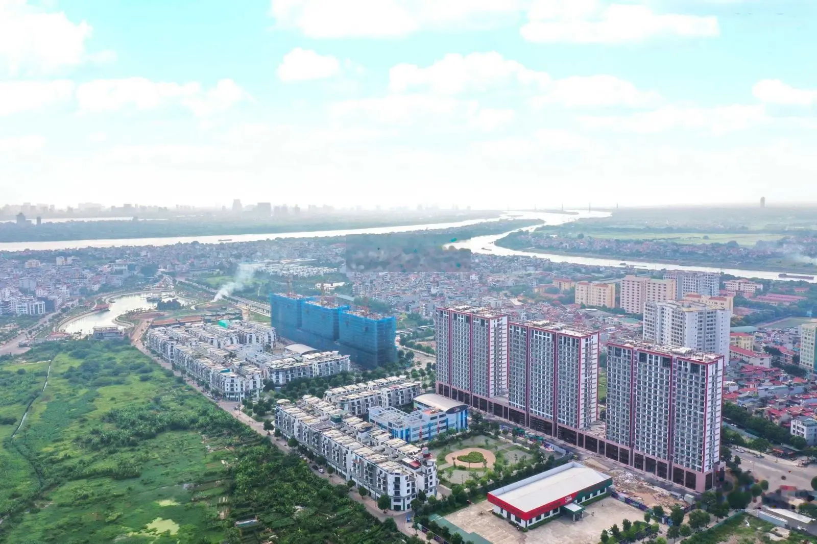 Tôi bán căn 2PN 77,5m2 tầng trung BC Đông Nam view Hồ 22ha ở Khai Sơn City Long Biên. Giá 4,850 tỷ