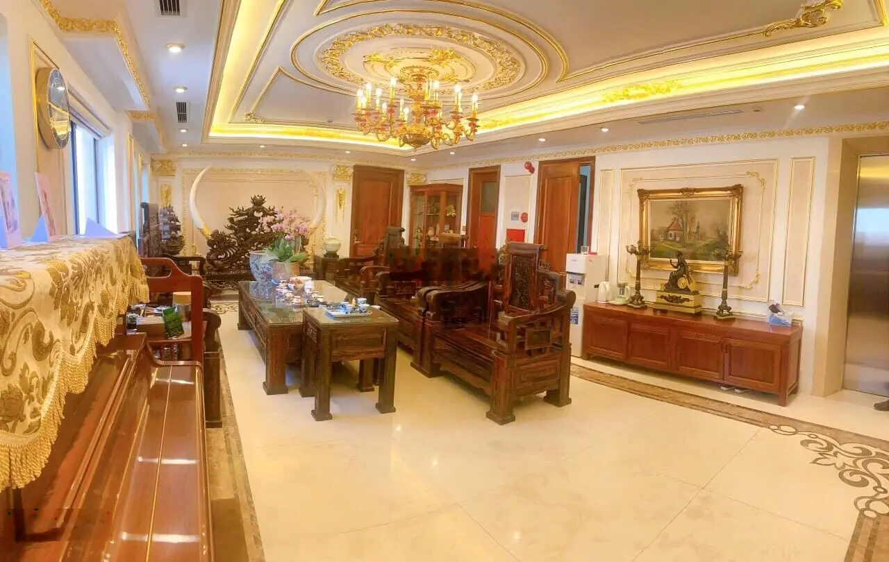 Bán tòa nhà 100m2 lô góc Lạc Long Quân, MT 20m mặt ngõ ô tô tránh dừng đỗ