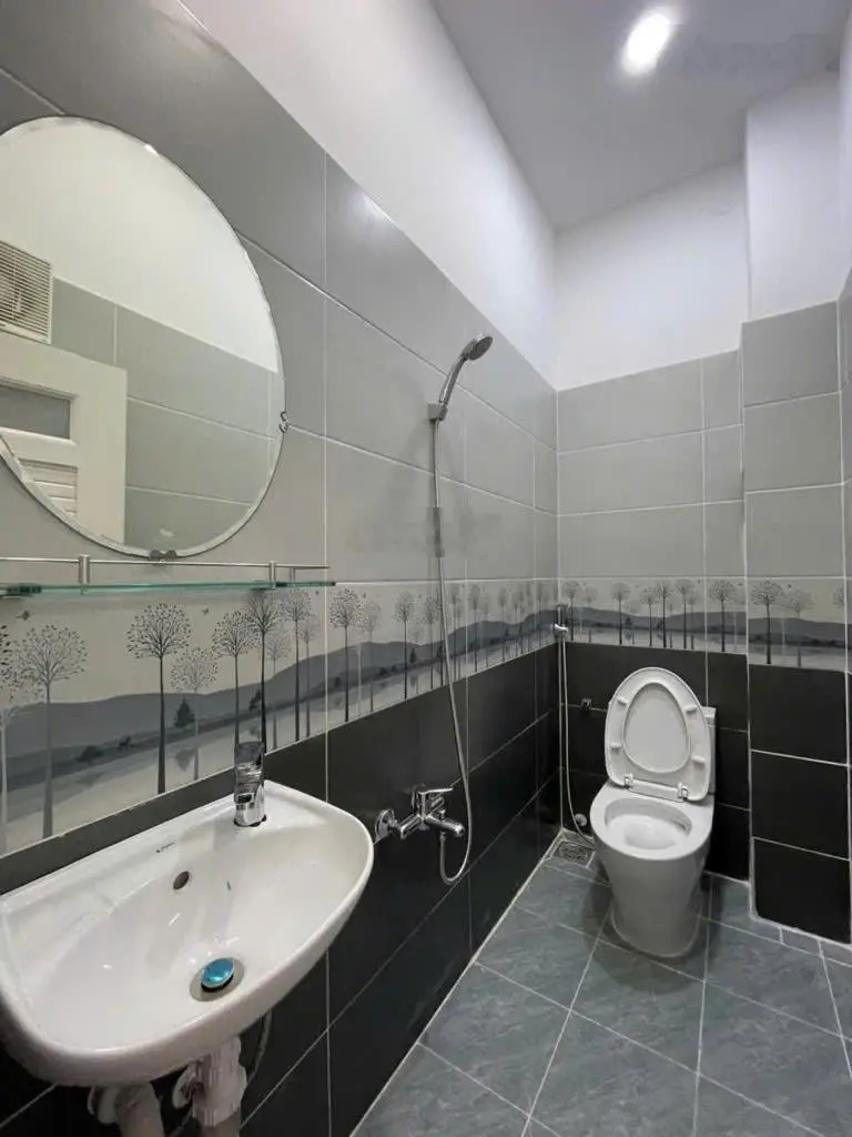 Bán nhà 3 tầng DT: 4x12,5m, TC 50m2 Trần Quang Diệu, Quận 3- khu vực buôn bán thời trang-giá 8,8 tỷ