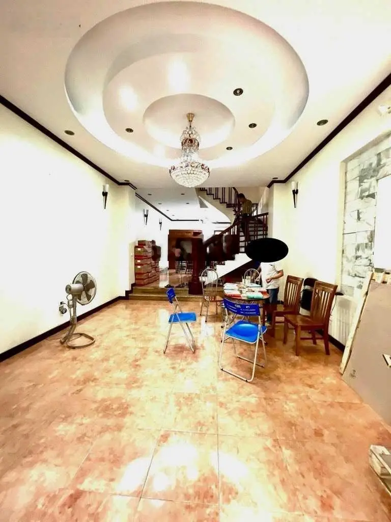 Bán nhà Nguyễn Khánh Toàn, 2 mặt ngõ ô tô tránh, vỉa hè kinh doanh, ô chờ thang máy, 95m2 32 tỷ 500