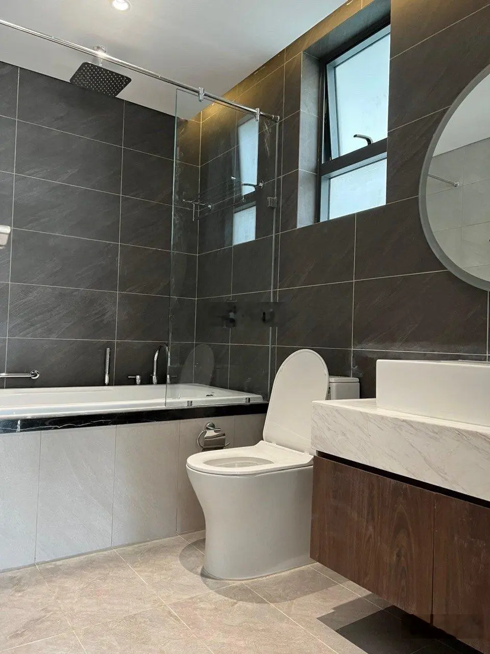 Cần bán chung cư Sacomreal-584 - Tân Phú. DT: 100m2, 3PN, 3WC. Giá: 3,3tỷ. Sổ LH 0907 909 *** Hùng