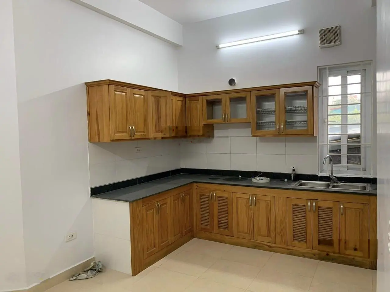 Bán nhà riêng 67m2 Hoàng Quốc Việt, 5 tầng, MT 5m, ngõ ô tô