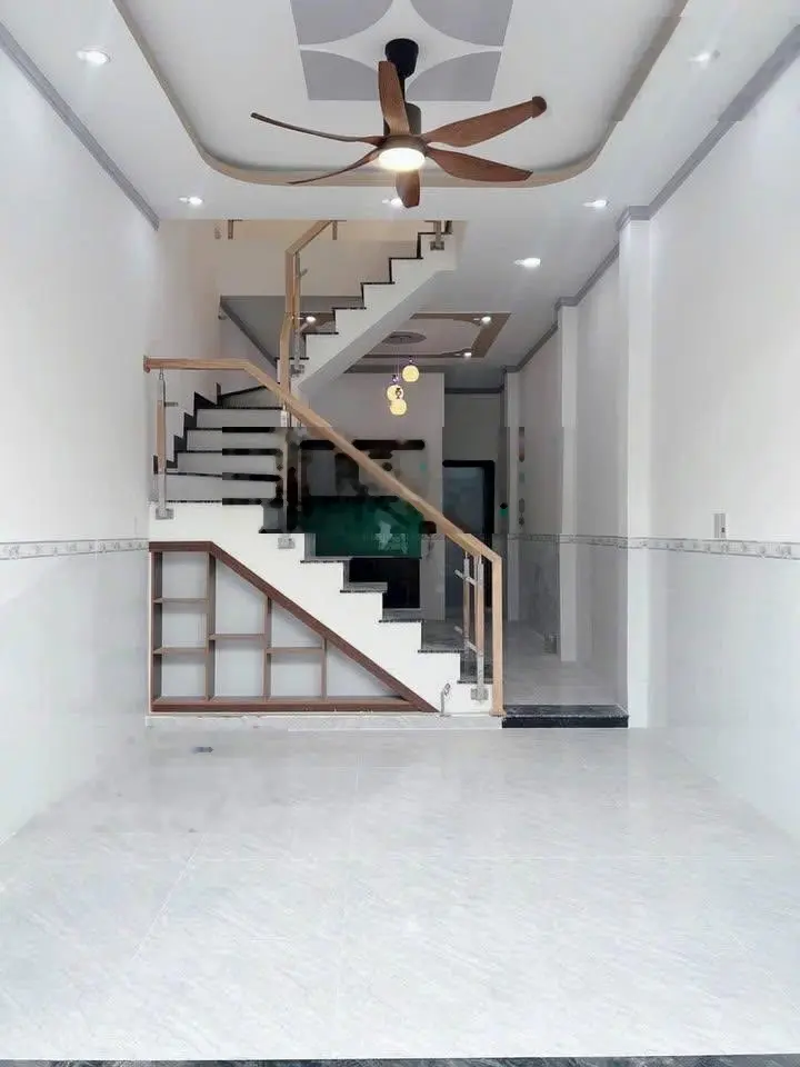 Sang gấp nhà 1 tr 1Lầu 5x15=75m2 Đường Lê Văn Việt Quận 9 gần Vincom , sổ sẵn