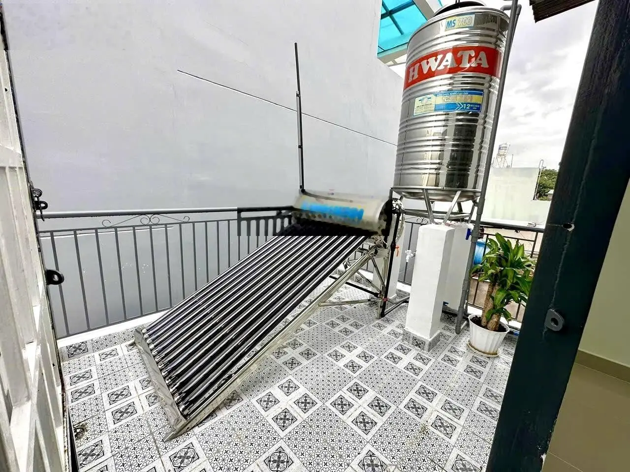 Gía 5 tỷ 300. thiếu nợ bán nhà nguyễn đình chiểu, q3. hxh. hđ thuê 15tr/th. lh: 0347.153.456