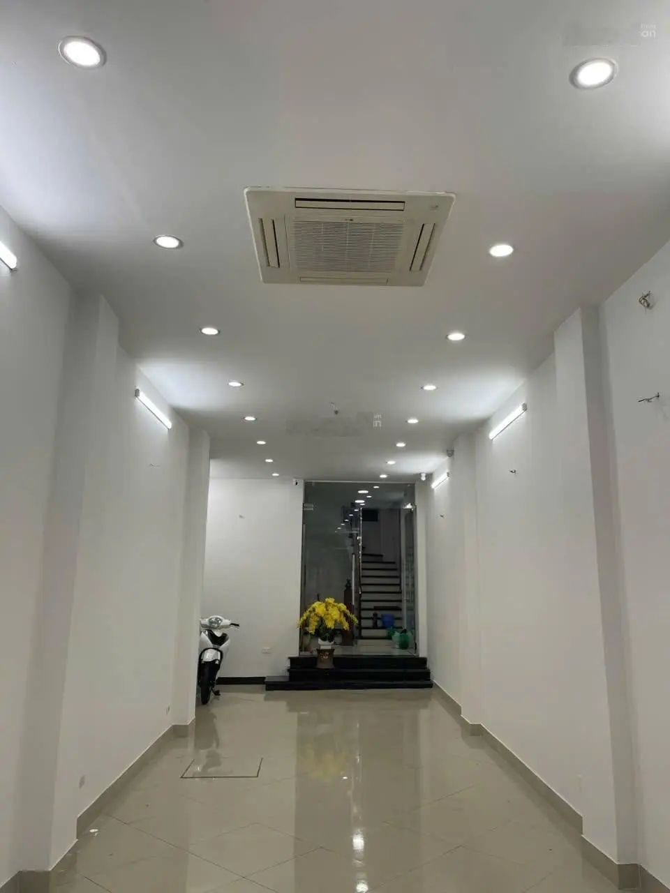 Bán nhà mặt phố Kim Ngưu, vỉa hè đá bóng kinh doanh, ô tô dừng đỗ 7 tầng thang máy 68m2 giá 28 tỷ