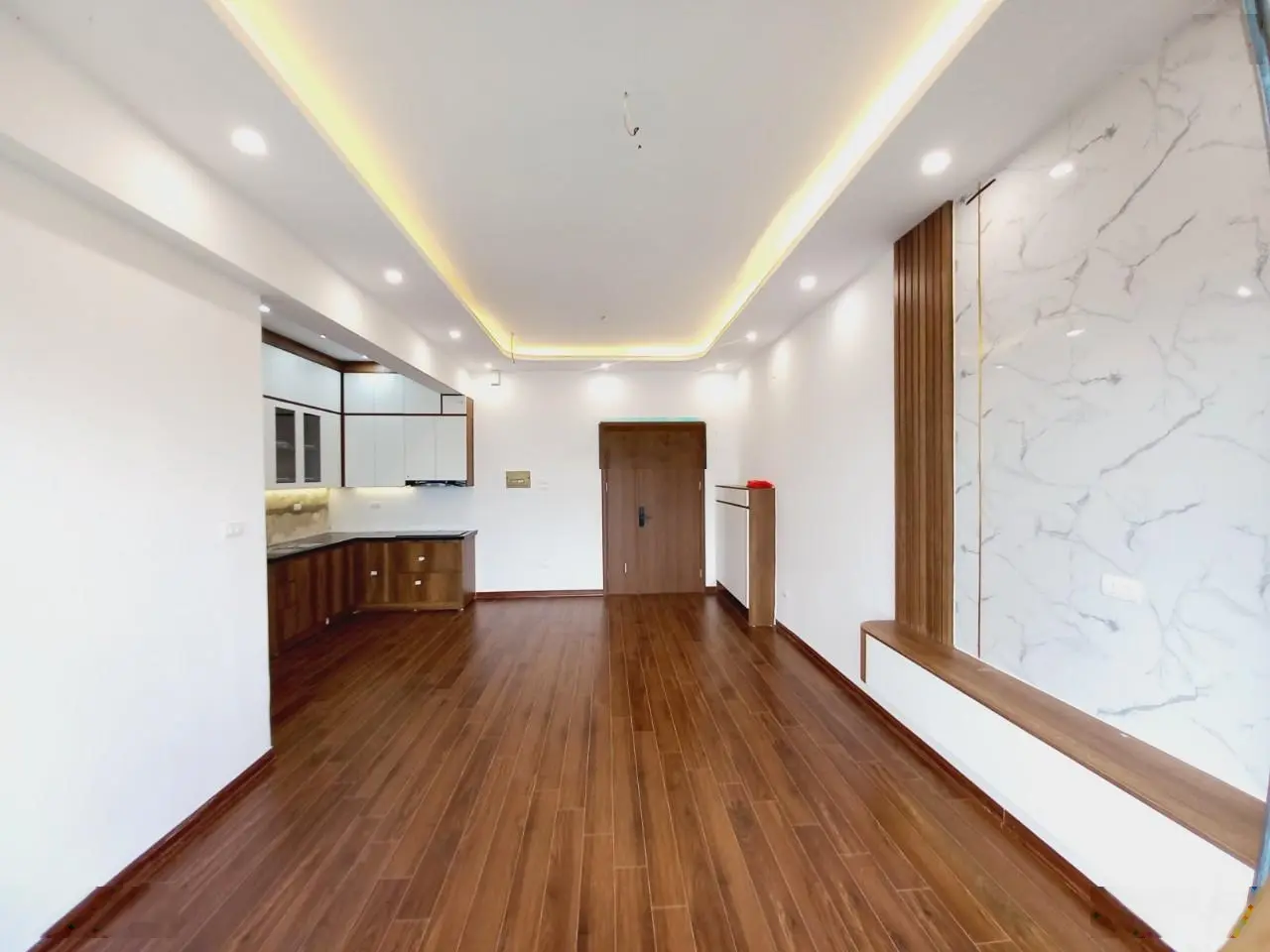 Bán căn hộ chung cư Nơ 1A Linh Đàm sổ đỏ 81m2 có 3 phòng ngủ, ban công view hồ