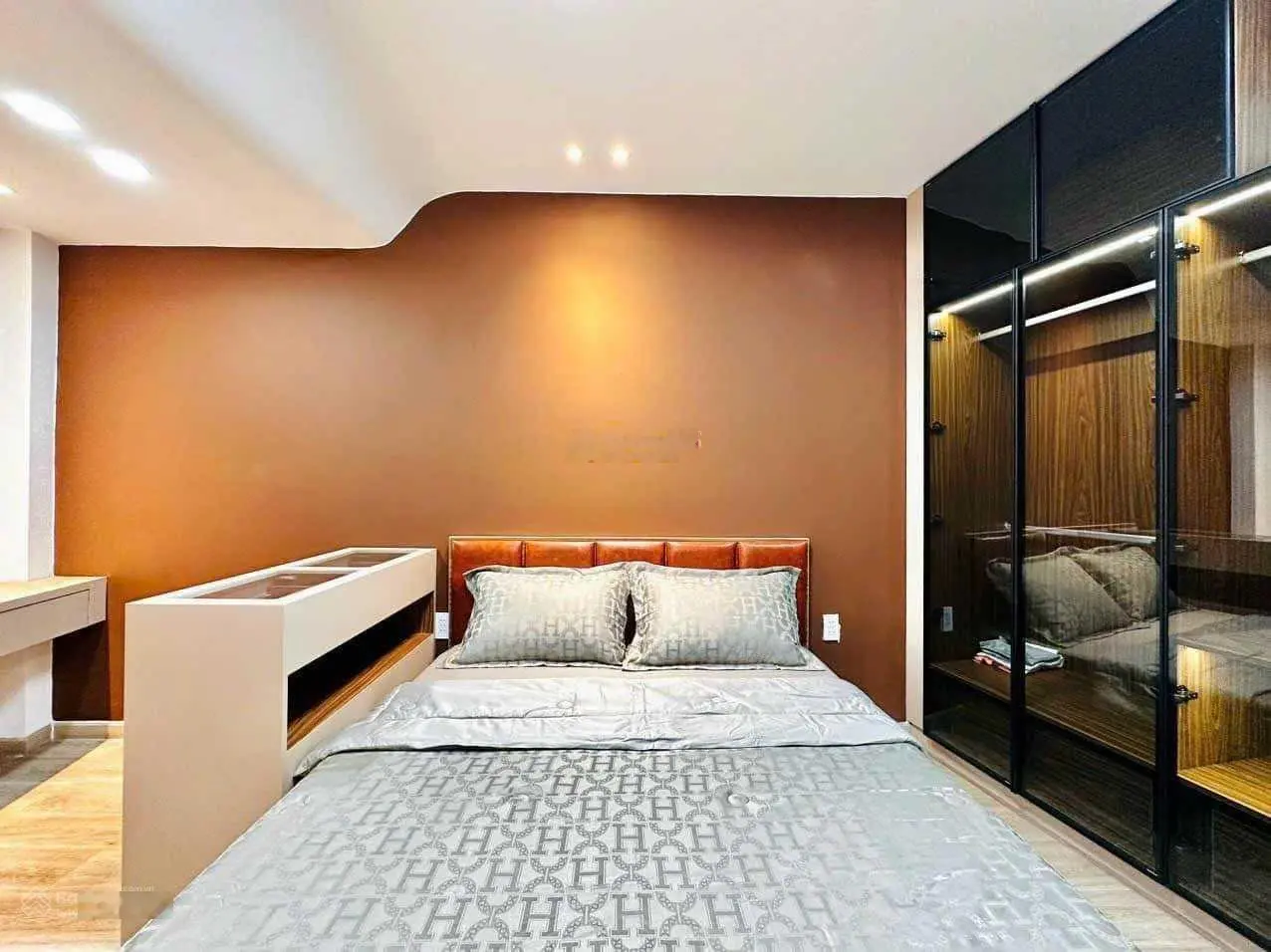 Ngộp bán gấp nhà Minh Phụng 52m2, sổ hồng riêng, có HĐ thuê 6 tháng 2 tỷ 450