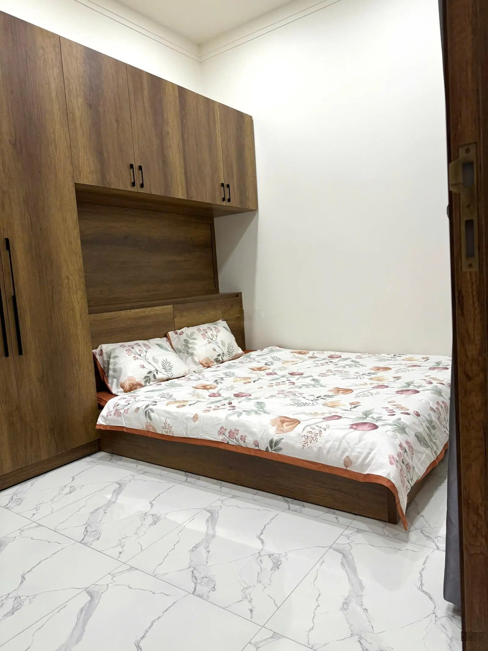 Bán nhà 6m x 30m full nội thất đường Y Wang ngay cổng chào Eakao