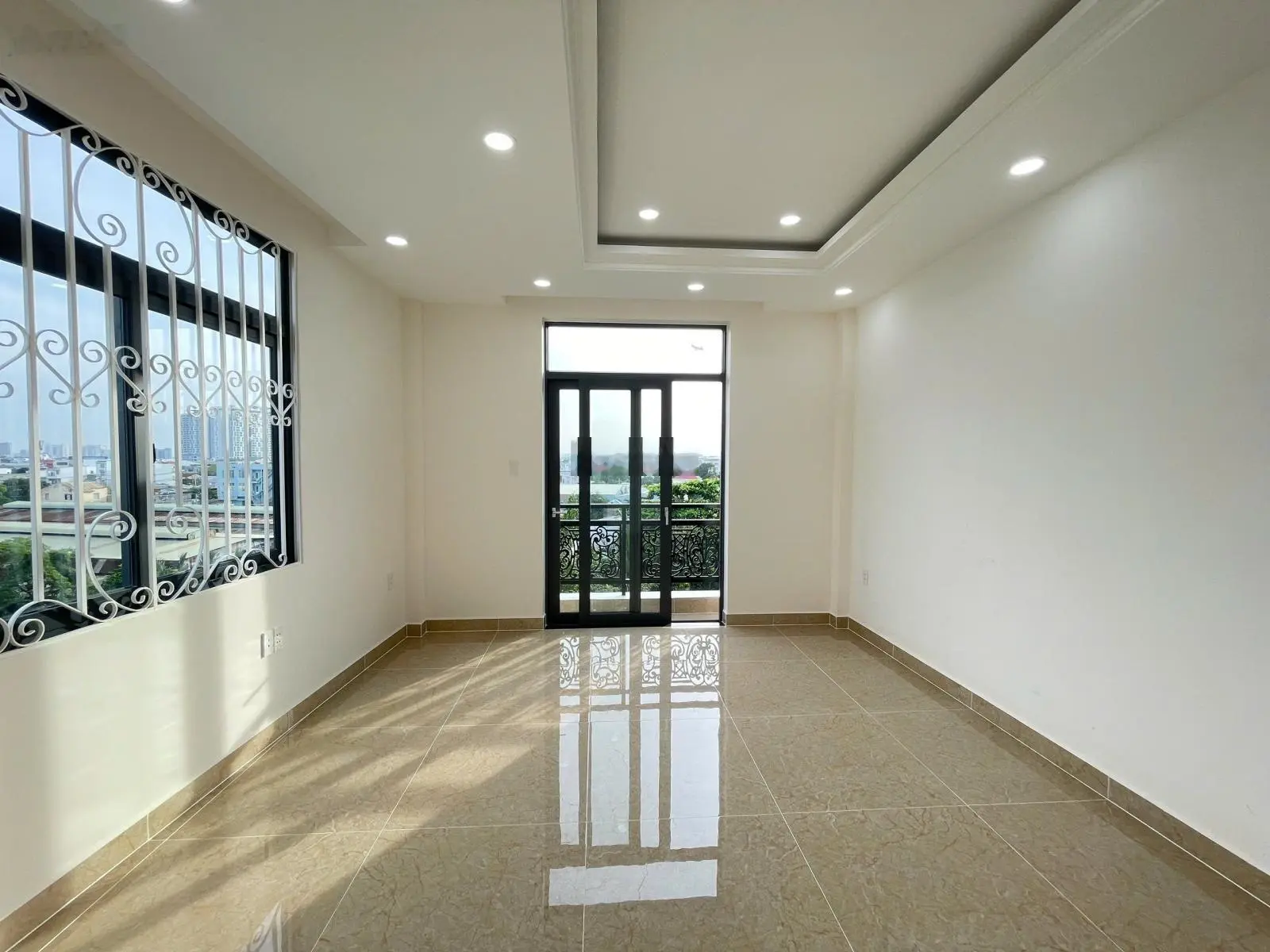 Nhà 1 trệt 5 lầu có thang máy ven sông Sài Gòn - khu nhà phố đồng bộ đường 9m liền kề Vạn Phúc City