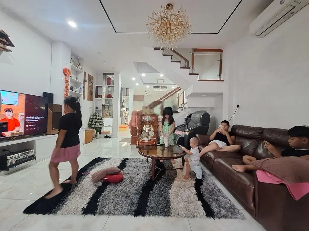 Mặt tiền - 90m2 ngang 5m - phường vip quận 9 - gần vincom