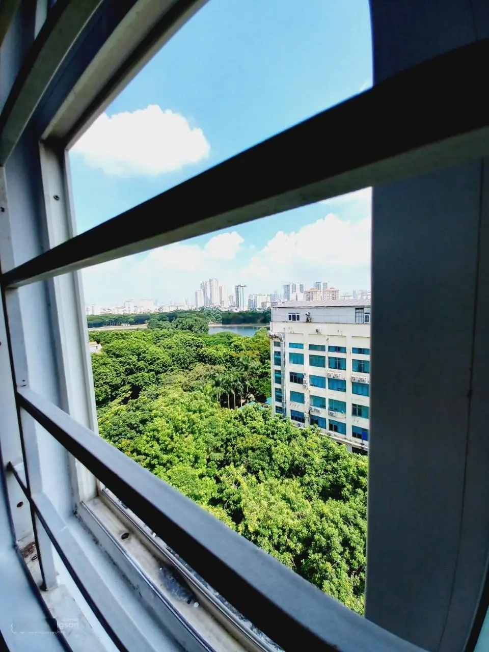 Bán căn hộ chung cư Nơ 1A Linh Đàm sổ đỏ 81m2 có 3 phòng ngủ, ban công view hồ