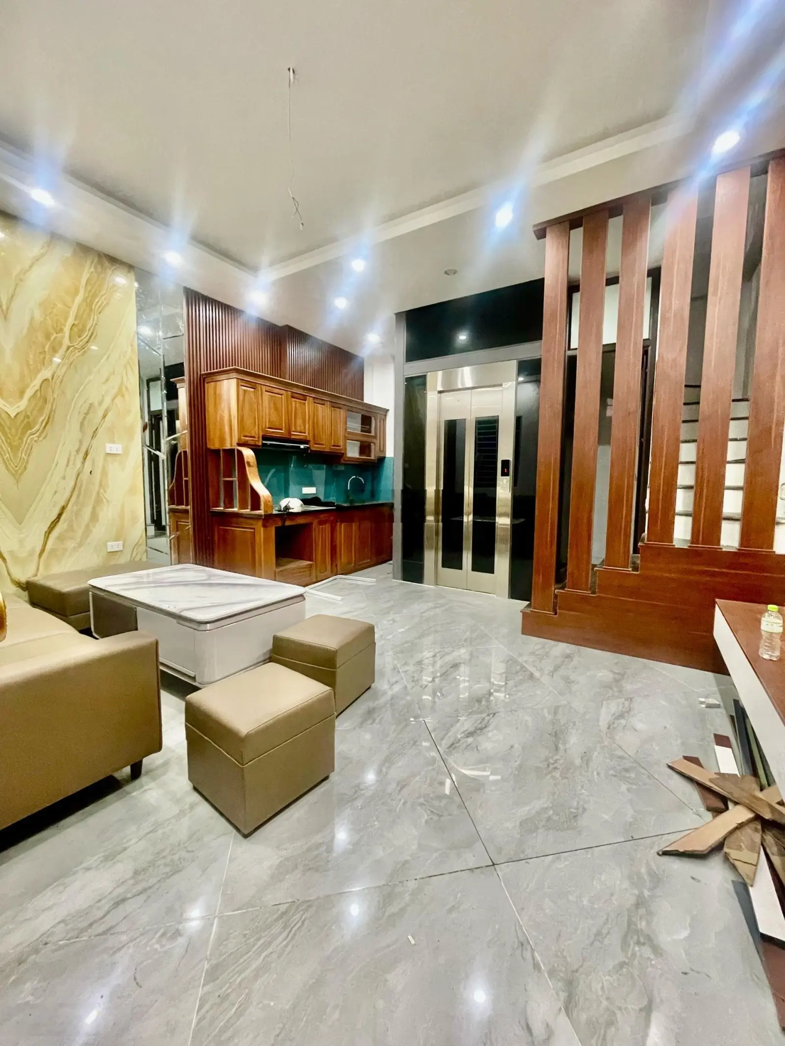 Bán siêu phẩm nhà phố sát mặt đường Phạm Văn Đồng - 6 tầng thang máy - MT 5,8m - chỉ 8,x tỷ.