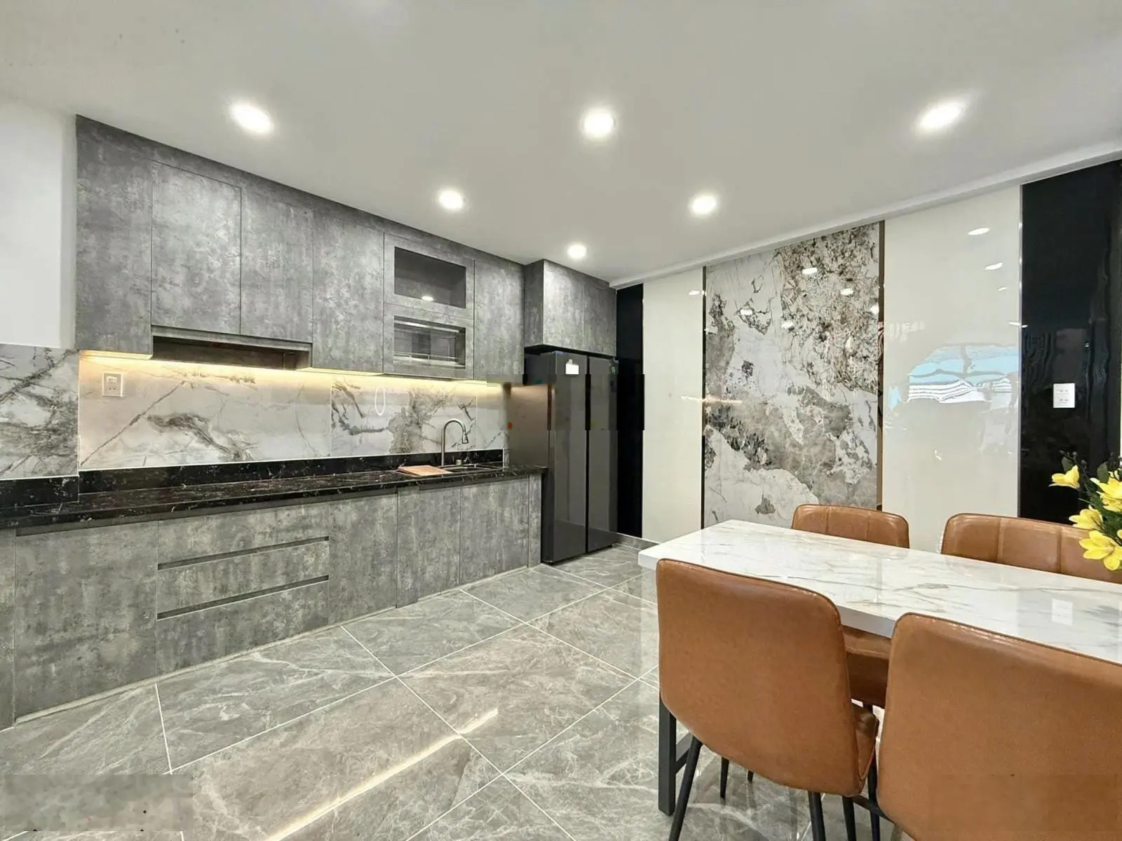 Bán gấp nhà Đặng Văn Ngữ, p14, Phú Nhuận. Dt 53 m2 . Giá 2,3 tỷ