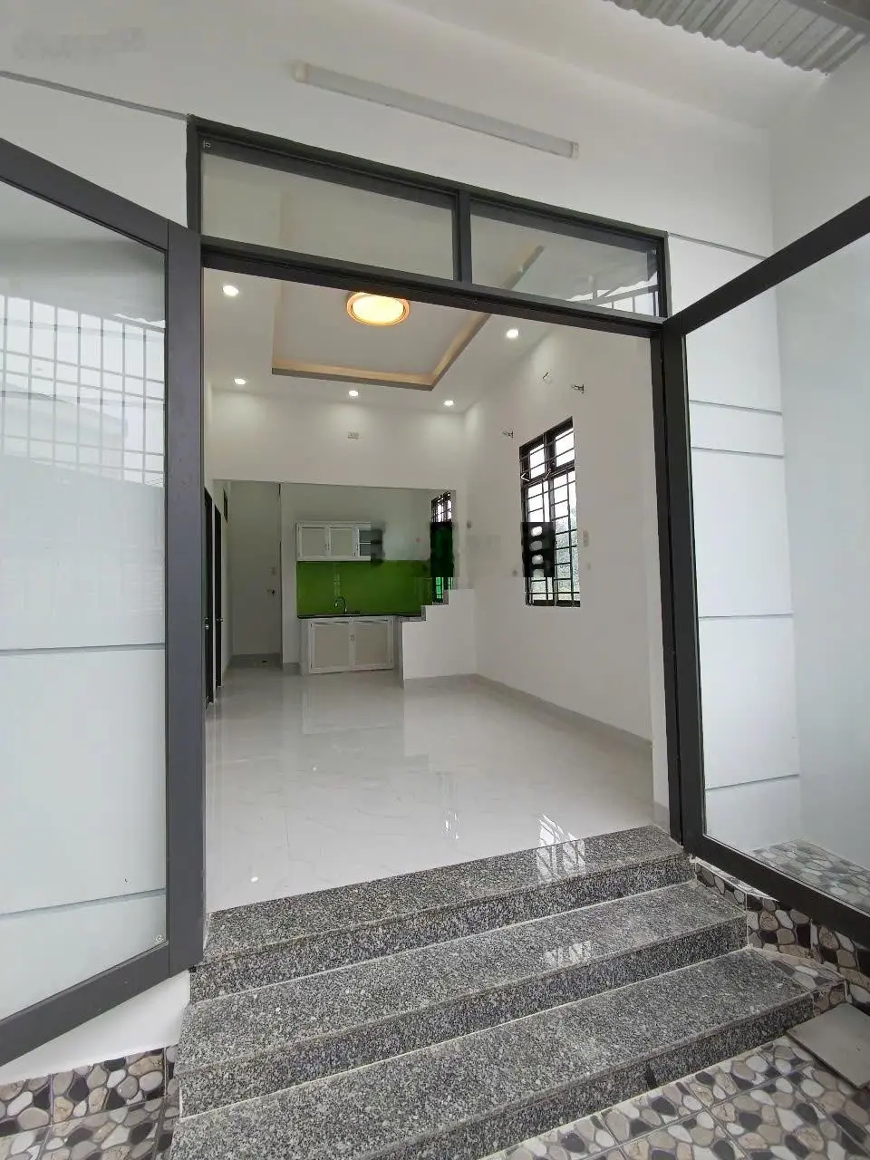 Cần bán nhà mới xã Diên An hẻm đường Thông Tin, căn góc đường oto, sổ full thổ cư