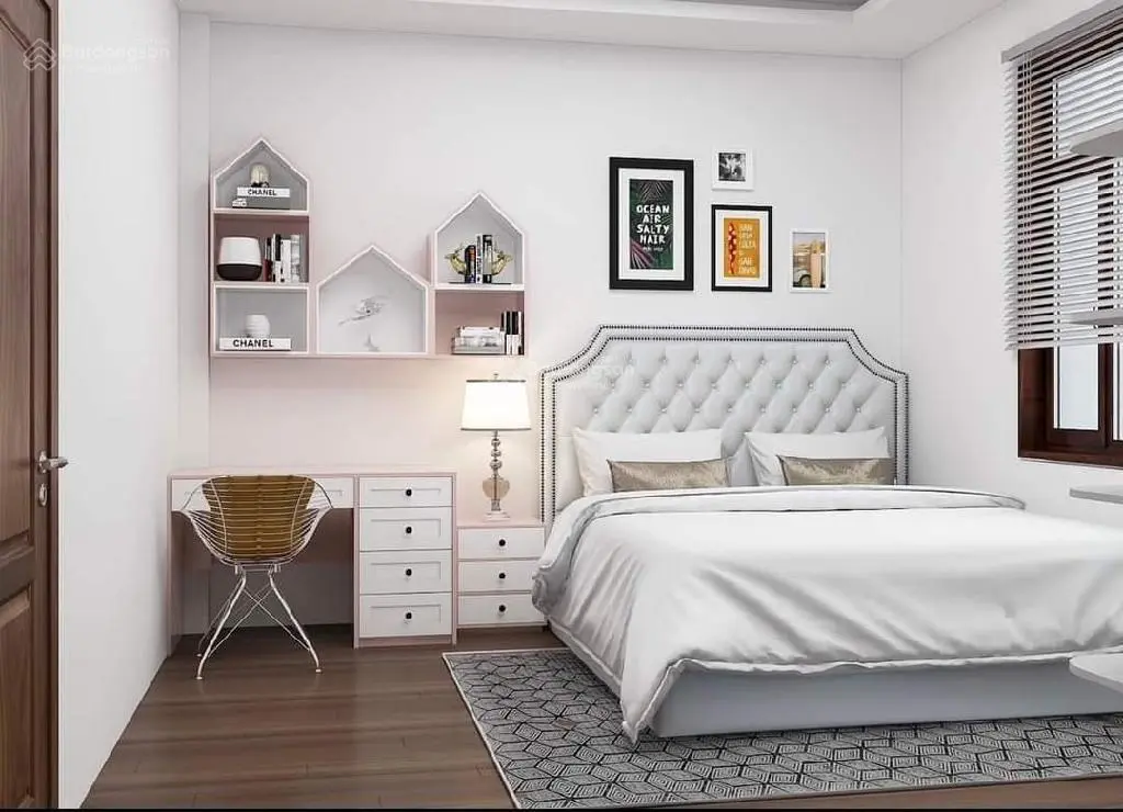 Bán nhà 6 tầng Nguyễn Khánh Toàn, nhà mới tinh thang máy 10 ra mặt phố, 38,6 m2, giá 10,9 tỷ