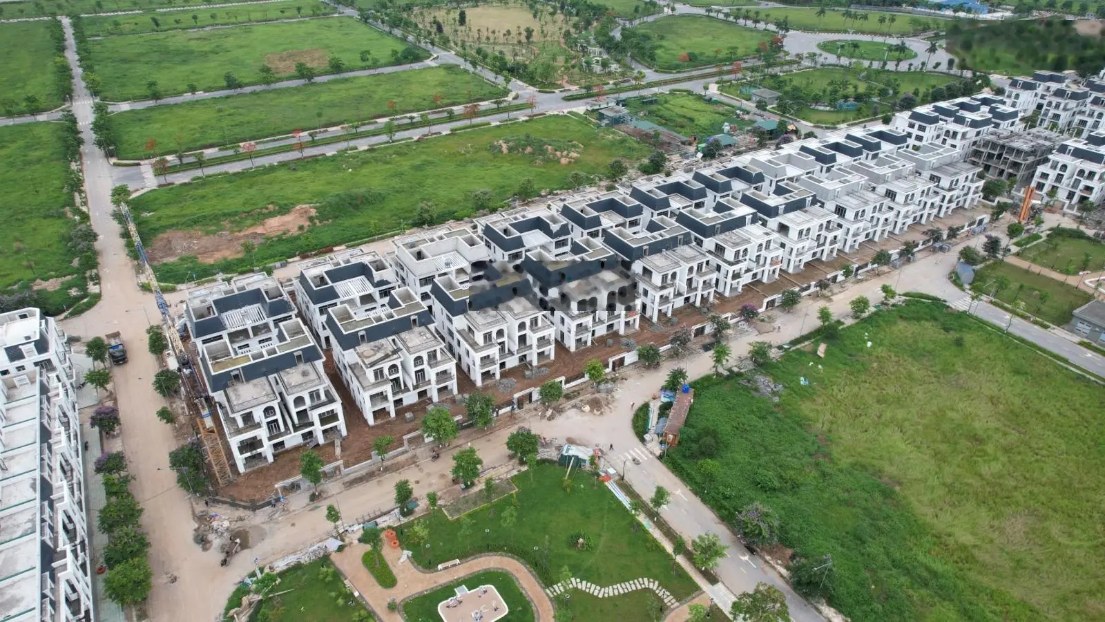 Quỹ căn biệt thự, nhà vườn đa dang, chênh nhẹ sau phiên đấu giá 02/08/2024 tại HUD Mê Linh Central.