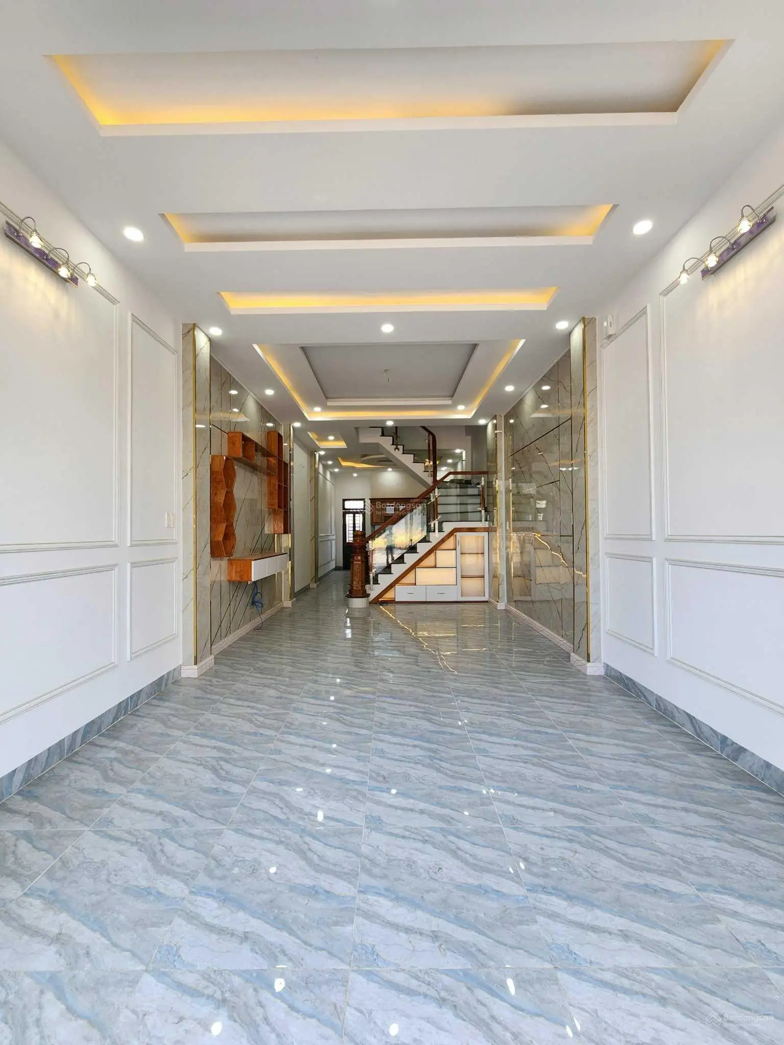 Bán nhà view công viên gần chợ Đông Đô 300m