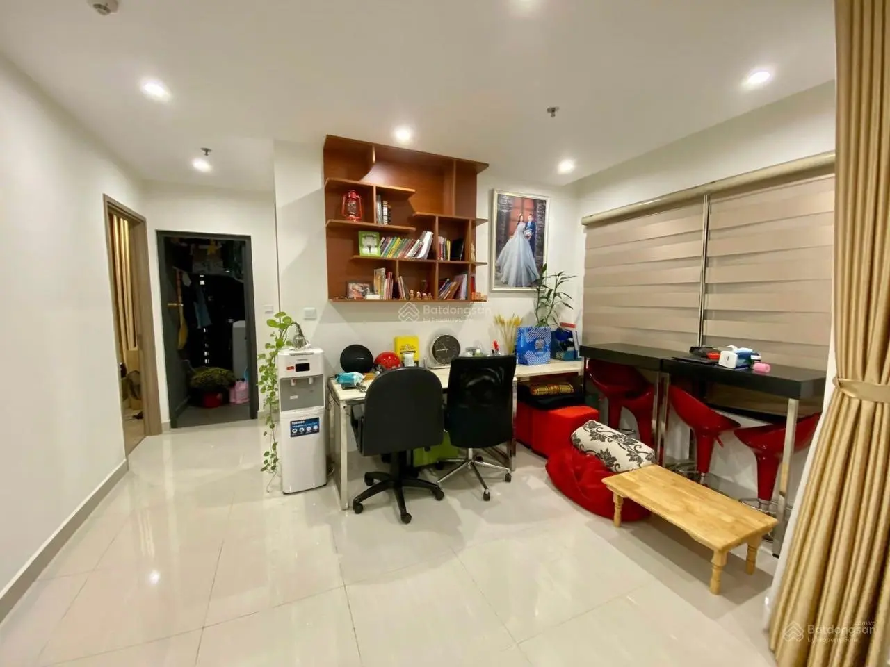 Bán căn hộ 2PN + 1 2tỷ650, sổ, Vinhomes Grand Park tặng full nội thất hướng Đông Nam