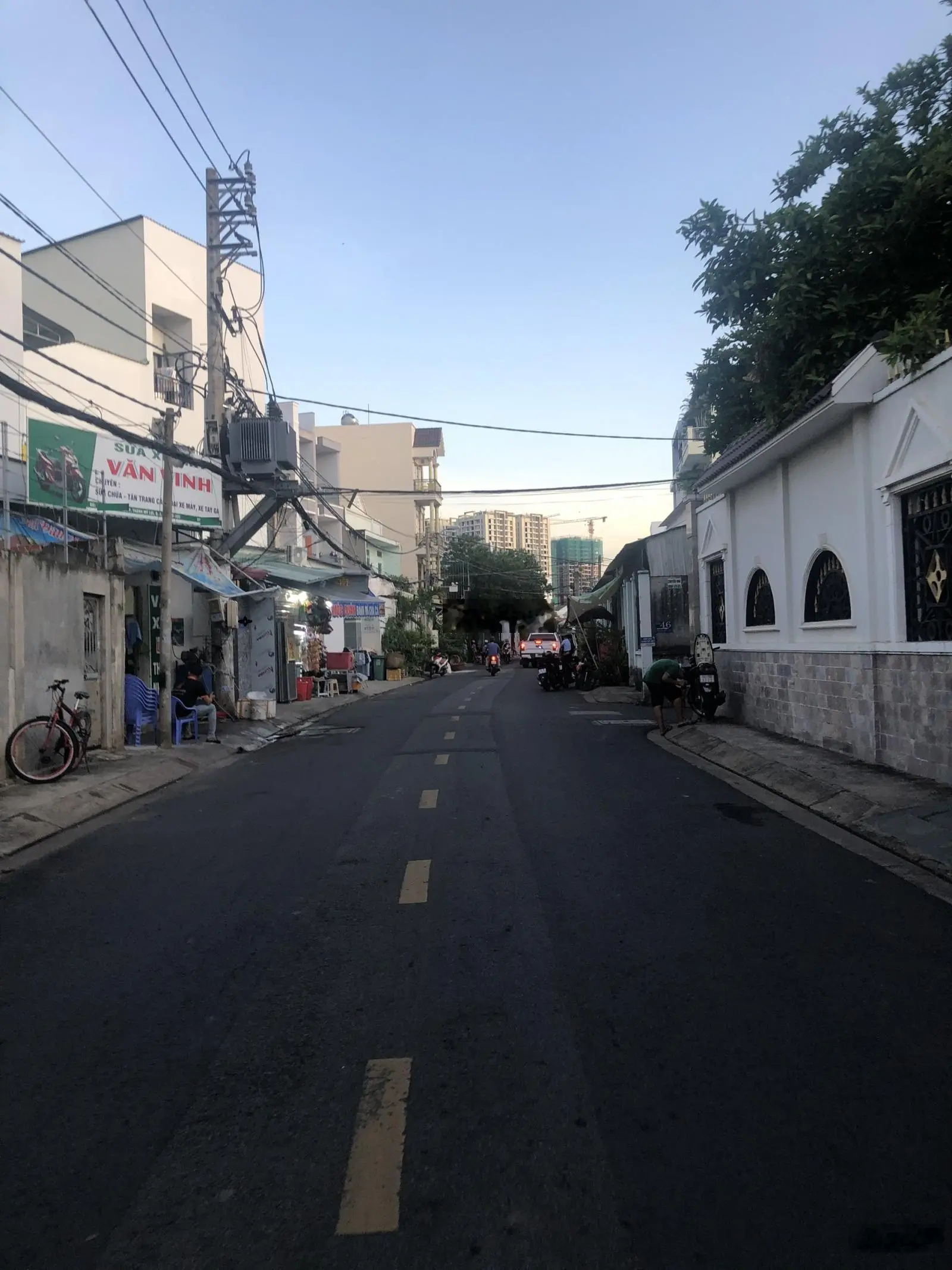Bán nhà mặt tiền đường ô tô tránh nhau, DT: 69m2, 3 tầng kiên cố ở ngay, DT sàn 157m2, chỉ 6,99 tỷ