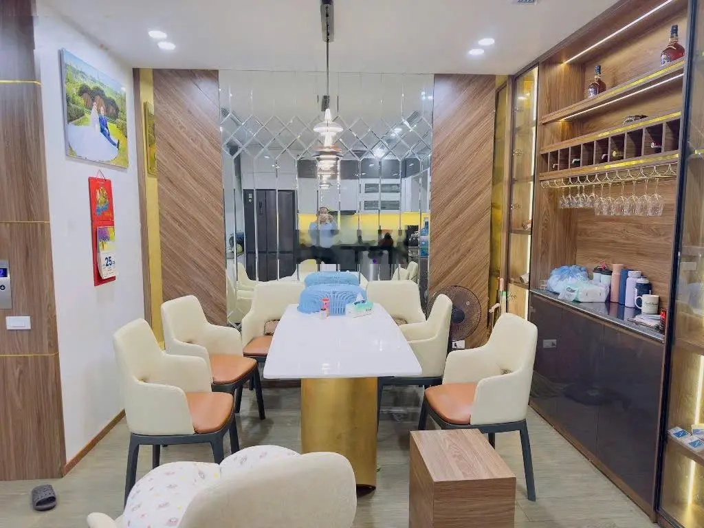 Bán nhà phân lô ô tô tránh phố trạm long biên 63mx6tầng mt 6m gara 2 ô tô kinh doanh giá 22tỷ