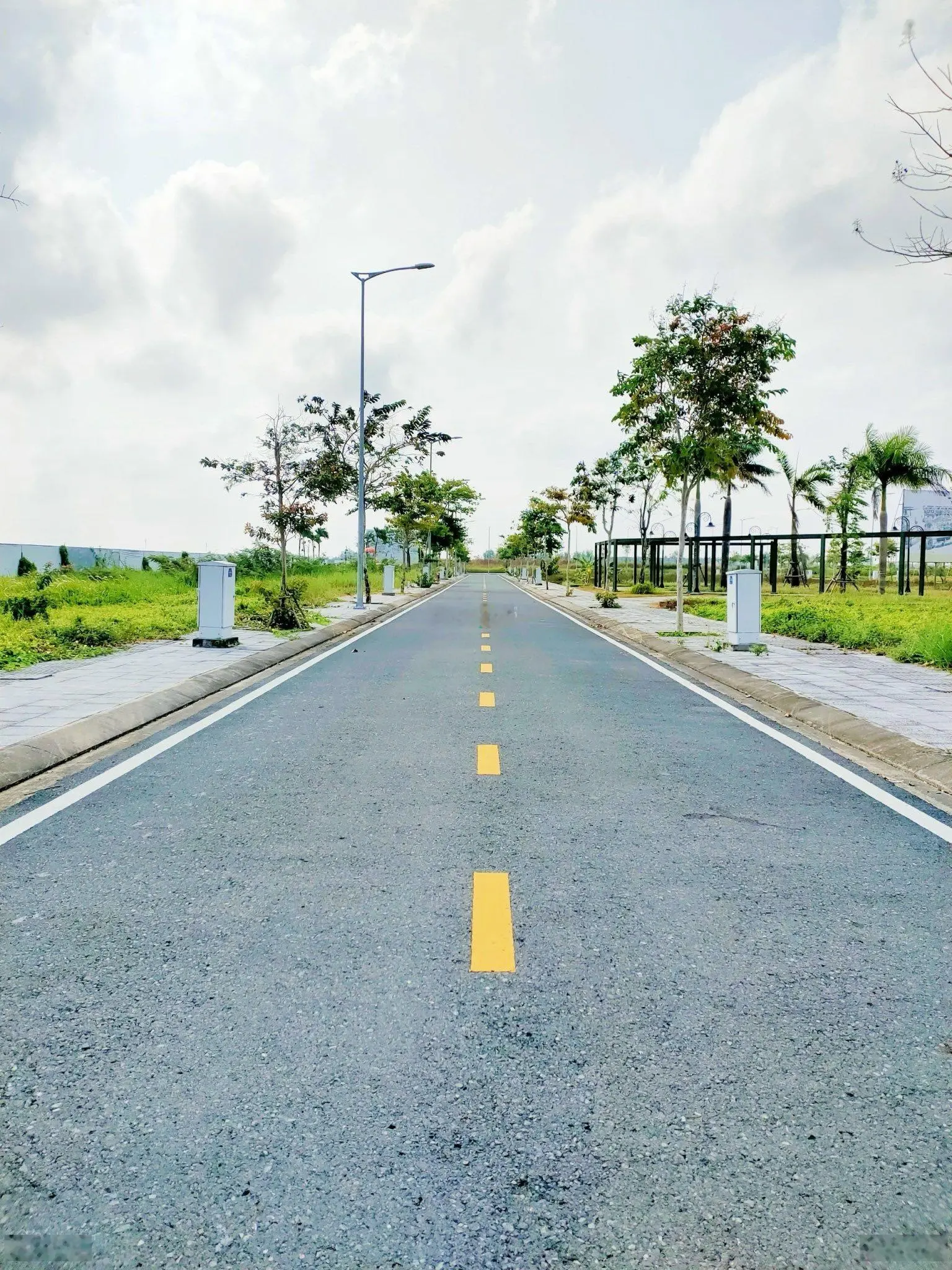 Sang hợp đồng giá lỗ cho khách đầu tư