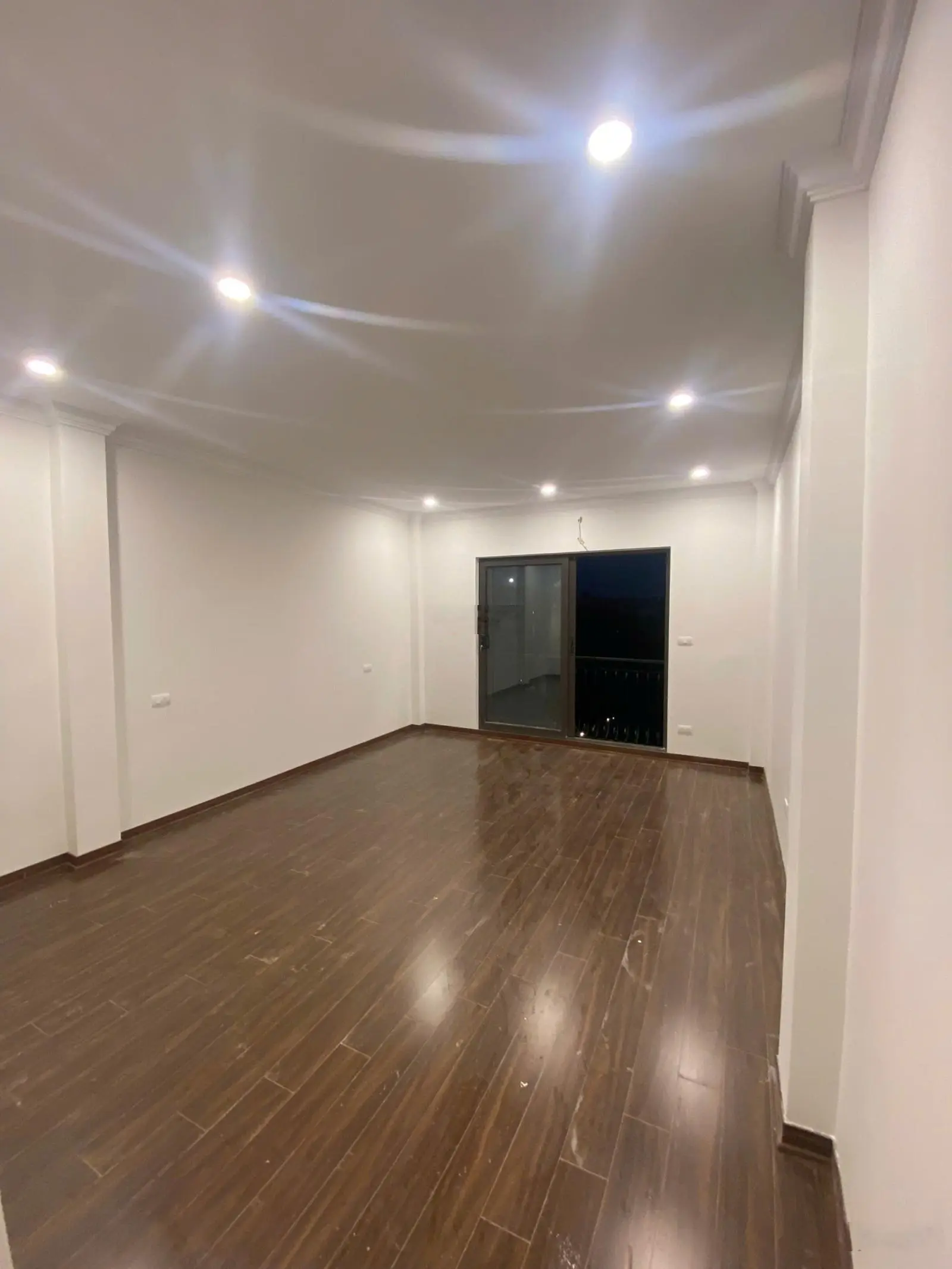 Bán nhà Phúc Lợi 46m2 x 6 tầng hơn 6 tỷ thang máy gara ô tô 7 chỗ nở hậu cạnh Vinhomes