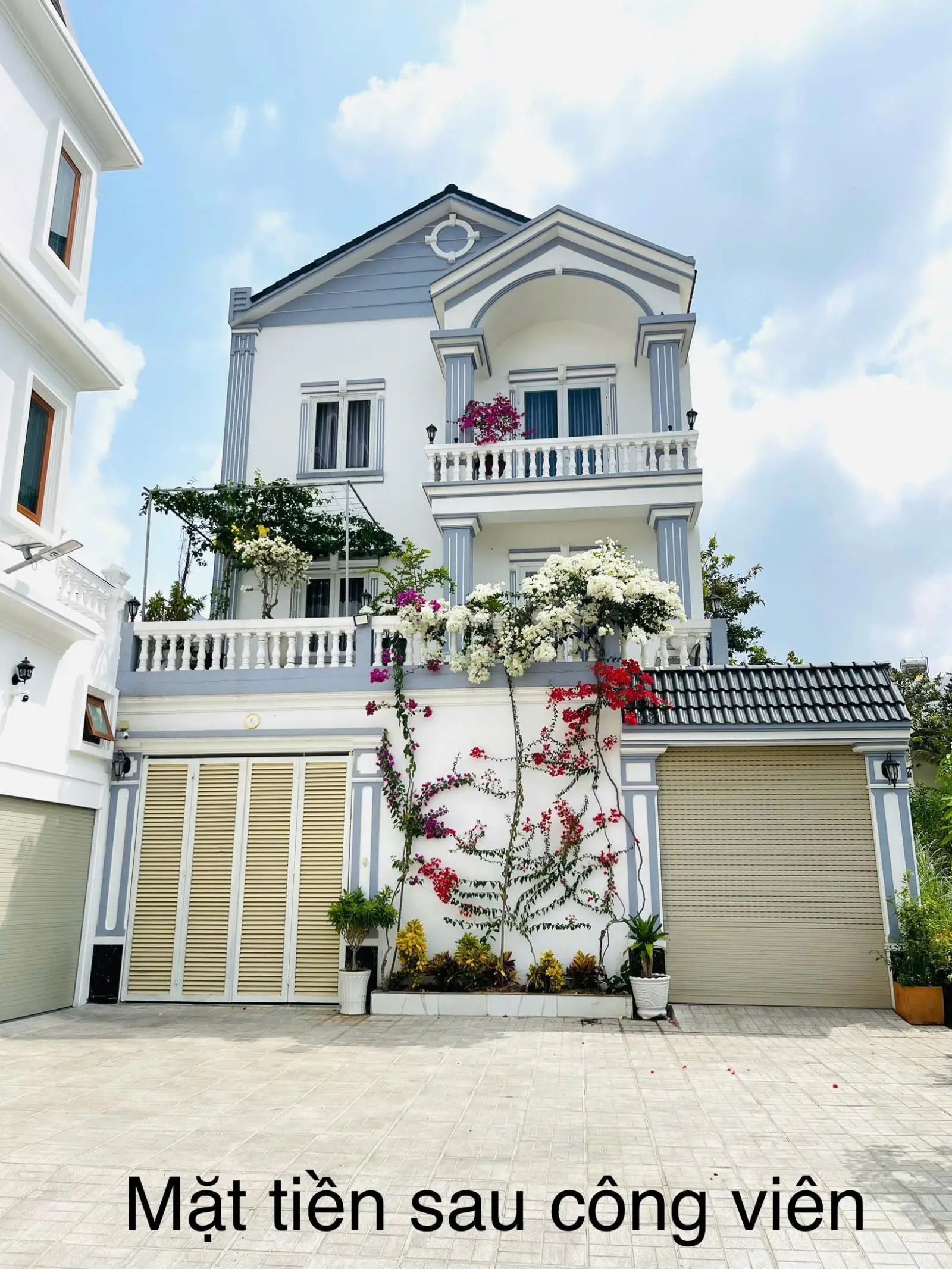 Bán biệt thự 2 mặt tiền Thạnh Mỹ Lợi. 10x20 (200m2) Để lại toàn bộ nôi thất cao cấp. Chỉ 22 tỷ TL