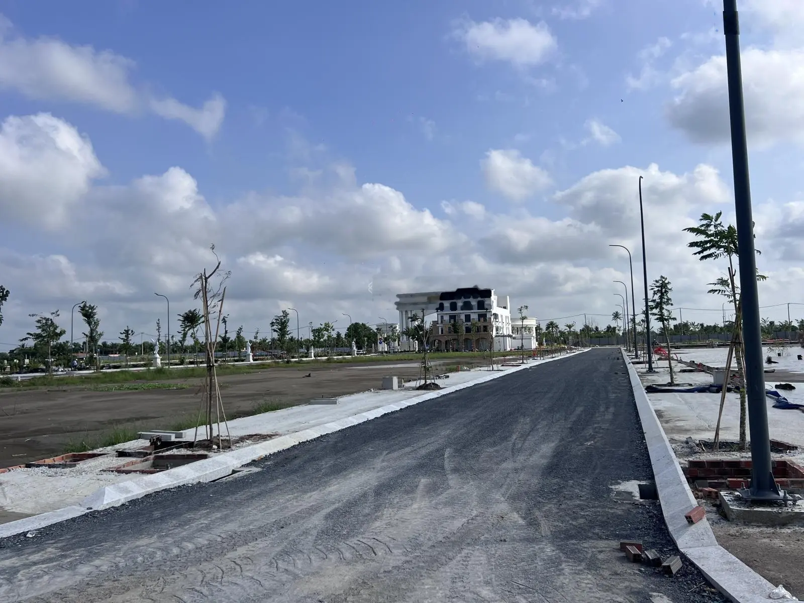 Bán nền 108m2 thổ thị trấn Thủ Thừa - Ngay trung tâm hành chính mới - Giá từ 1.8 tỷ