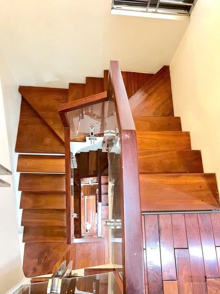 Cần bán nhà phân lô - ngay cạnh KĐT Đền Lừ ô tô 7 chỗ đỗ cửa - vào nhà